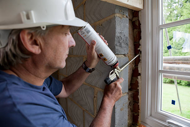 Best Insulation Maintenance and Repair in Center Point, IA